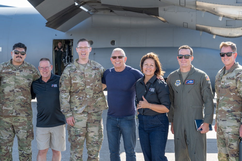 Celebrity Chef Robert Irvine ‘Breaks Bread’ with Dyess Airmen