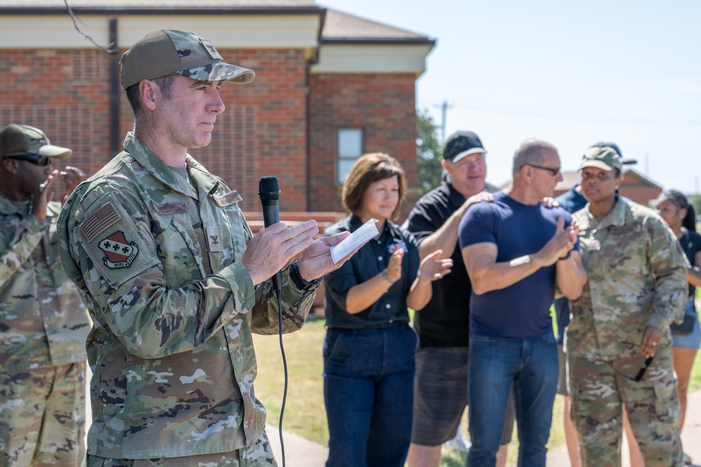 Celebrity Chef Robert Irvine ‘Breaks Bread’ with Dyess Airmen