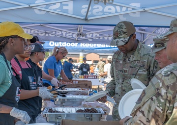 Celebrity Chef Robert Irvine ‘Breaks Bread’ with Dyess Airmen