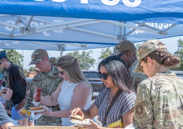 Celebrity Chef Robert Irvine ‘Breaks Bread’ with Dyess Airmen