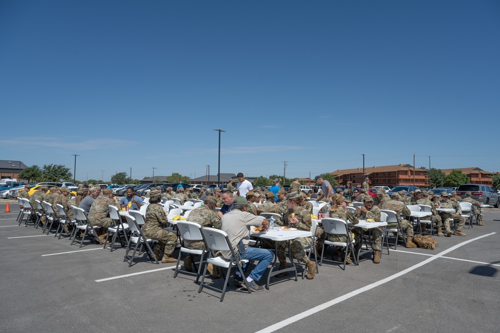 Celebrity Chef Robert Irvine ‘Breaks Bread’ with Dyess Airmen
