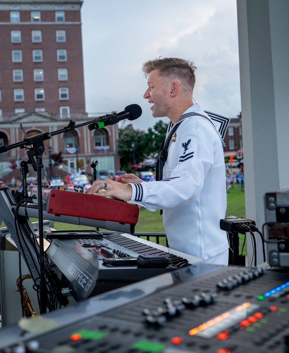 U.S. Fleet Forces Band &quot;Four Star Edition&quot; performs at Fort Monroe