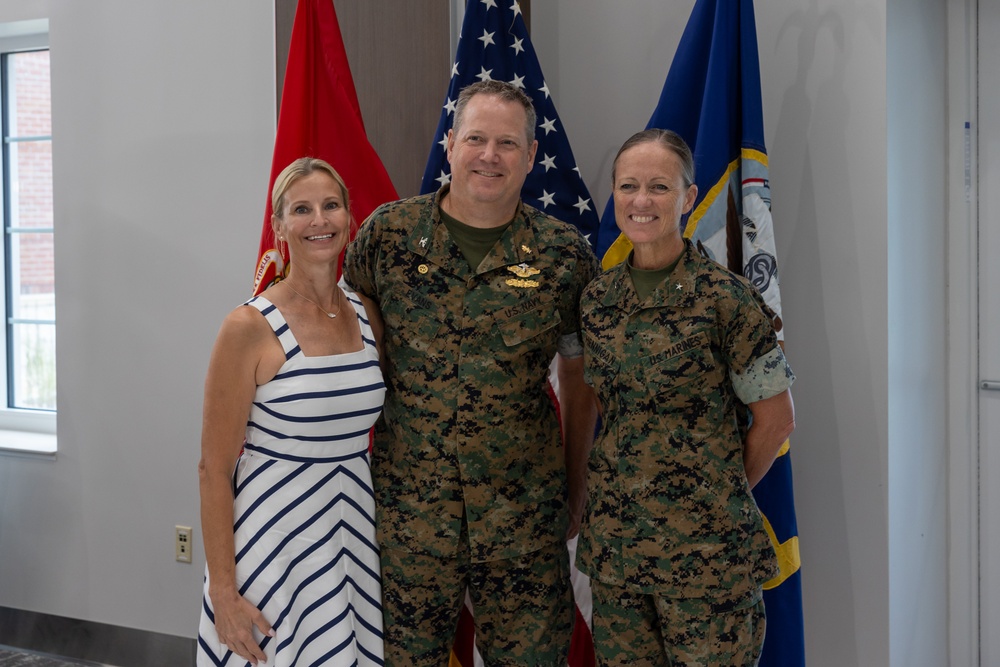 2nd Dental Battalion Commander receives the Fleet Marine Force Badge