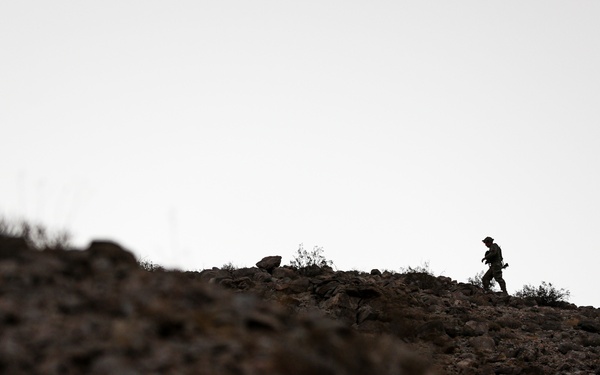 FLARNG Soldier moves observation points