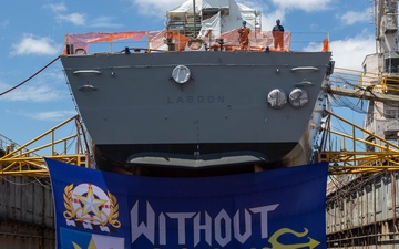Adm. Daryl Caudle presents Battenberg Cup, Arleigh Burke Trophy to USS Laboon