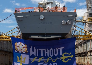 Adm. Daryl Caudle presents Battenberg Cup, Arleigh Burke Trophy to USS Laboon