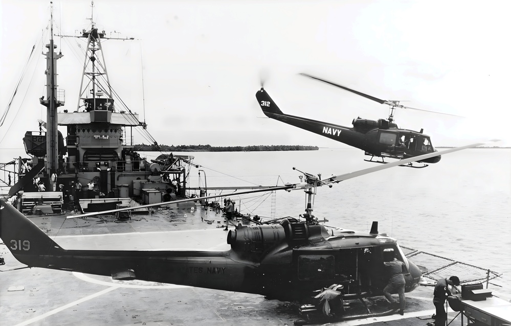 Seawolf HA(L)-3 Gunship UH-1B of HA(L)-3 takes off from USS Harnett County (LST-821), in September 1969 (K-58279)