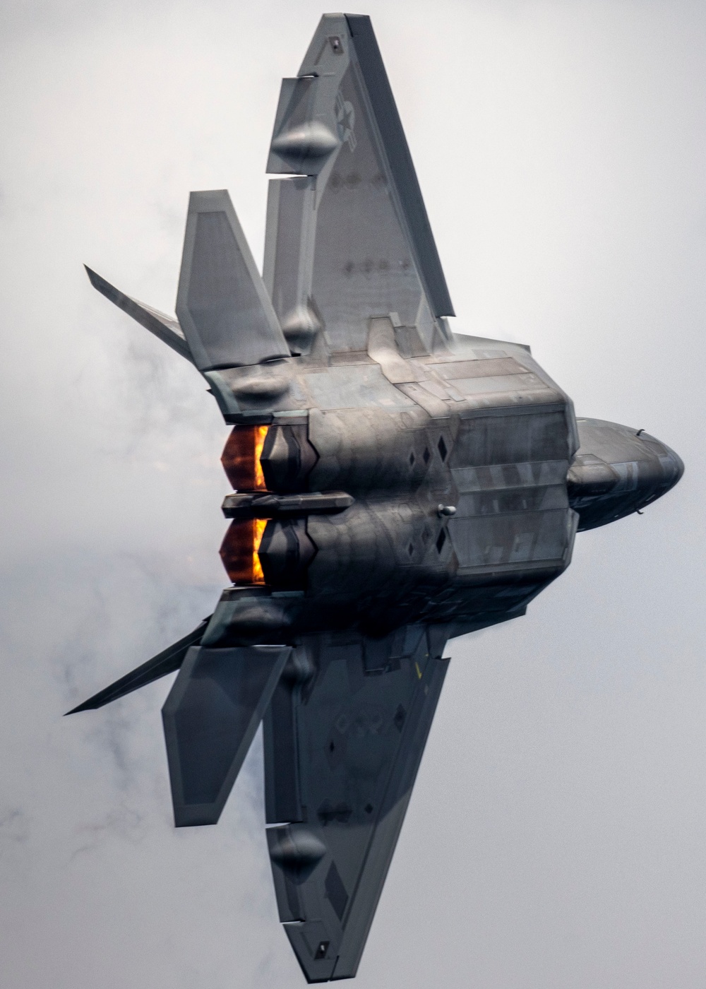 F-22 Afterburners Fire Up for Milwaukee Air &amp; Water Show