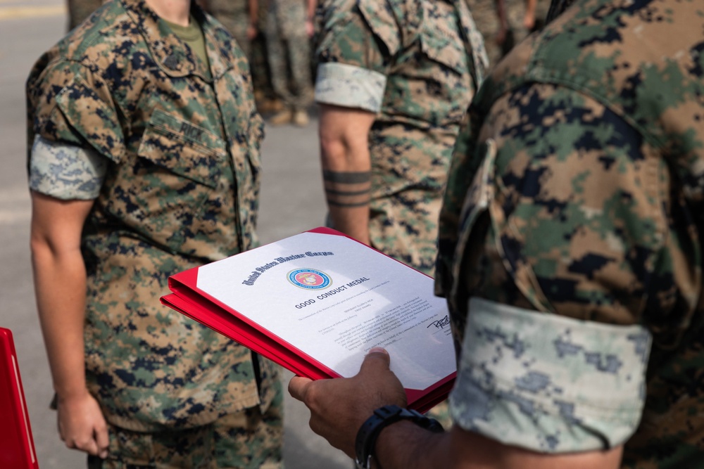 11th MEU Marines receive awards for excellence