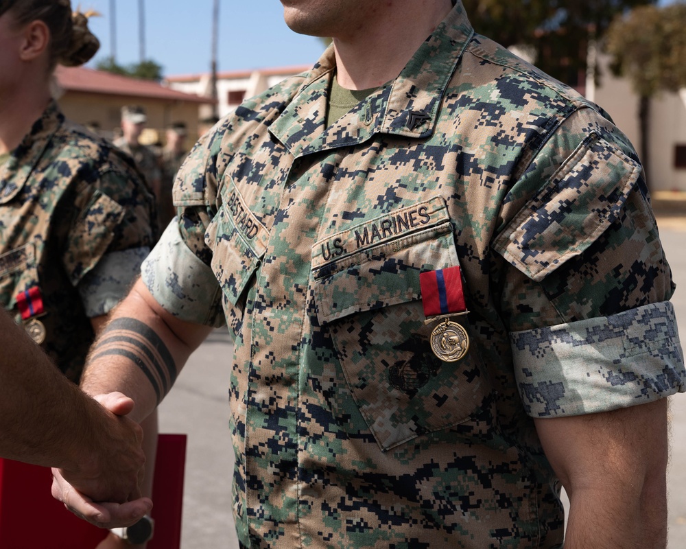 11th MEU Marines receive awards for excellence
