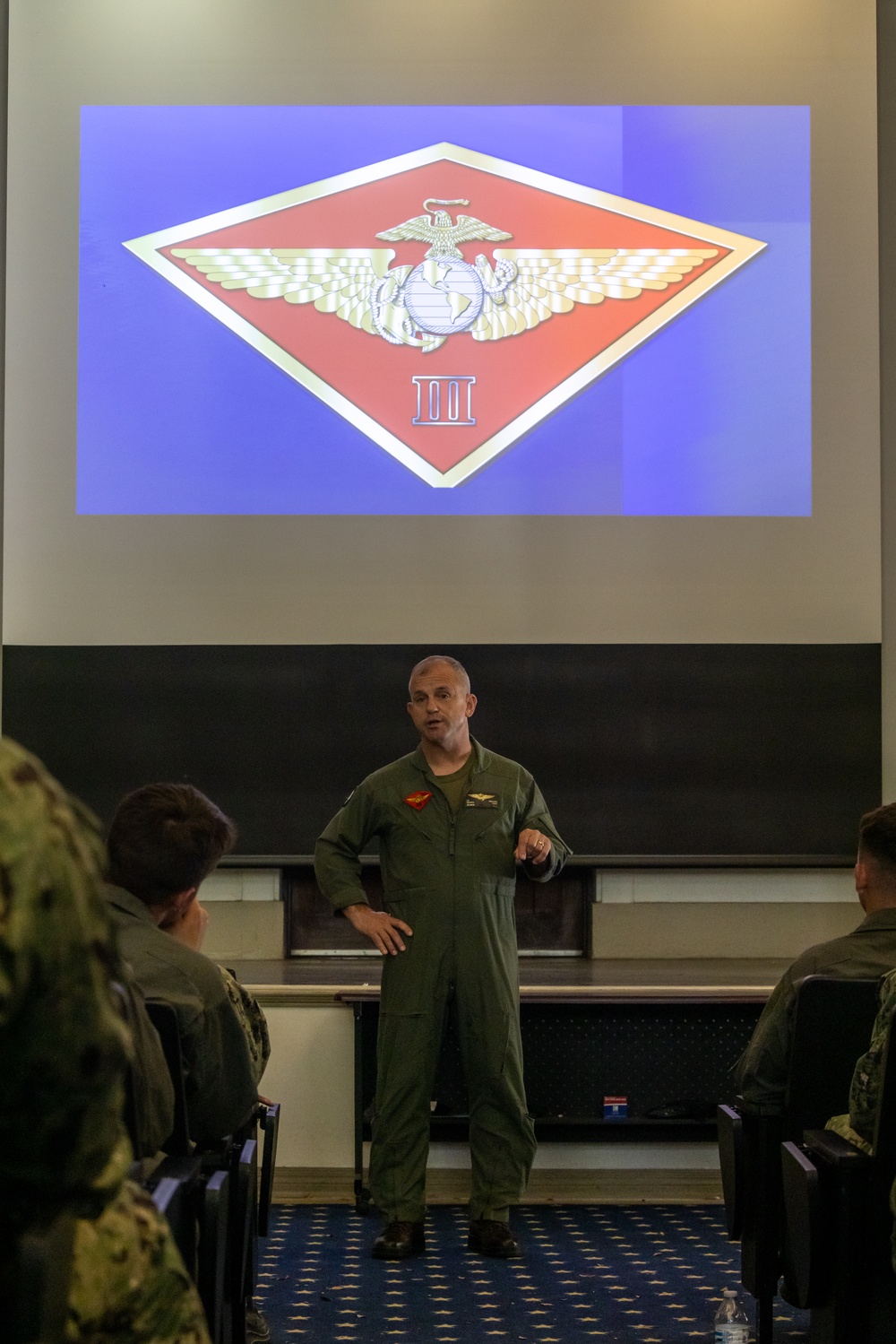 3rd MAW Commanding General meets U.S. Naval Academy Midshipmen
