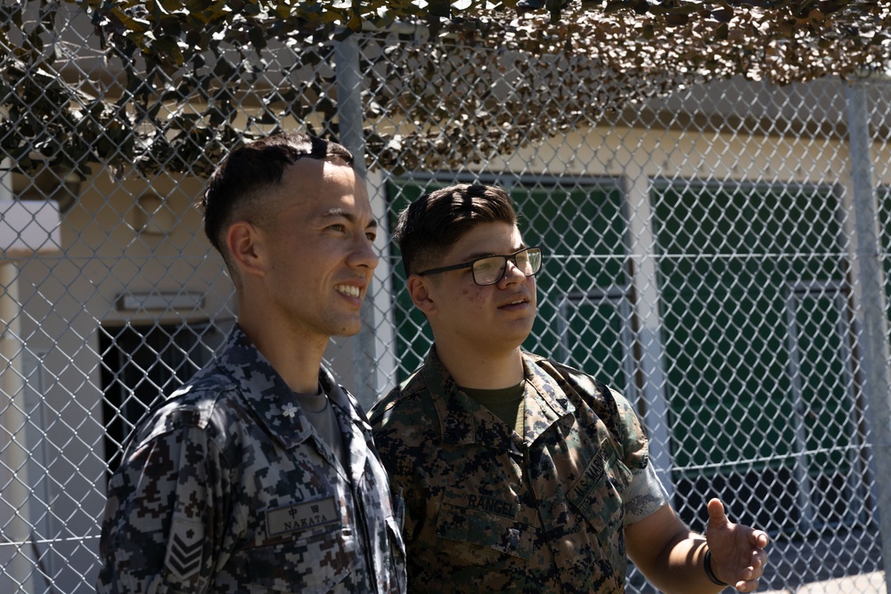 JASDF from Hofukita visit Marines at MCAS Iwkauni