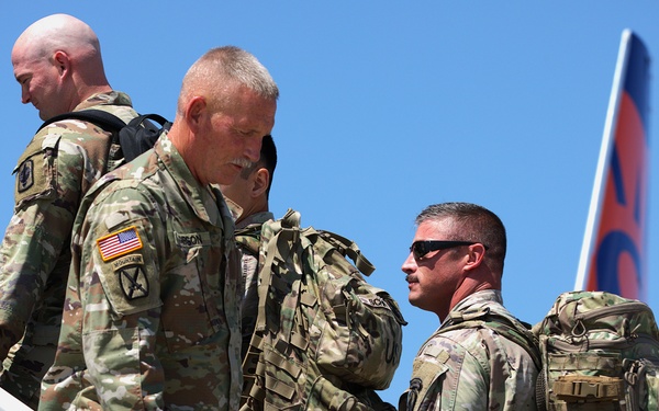Kansas Guardsman Depart Home for Overseas Mobilization