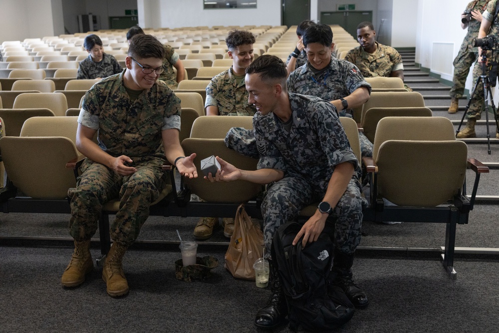 JASDF from Hofukita visit Marines at MCAS Iwkauni