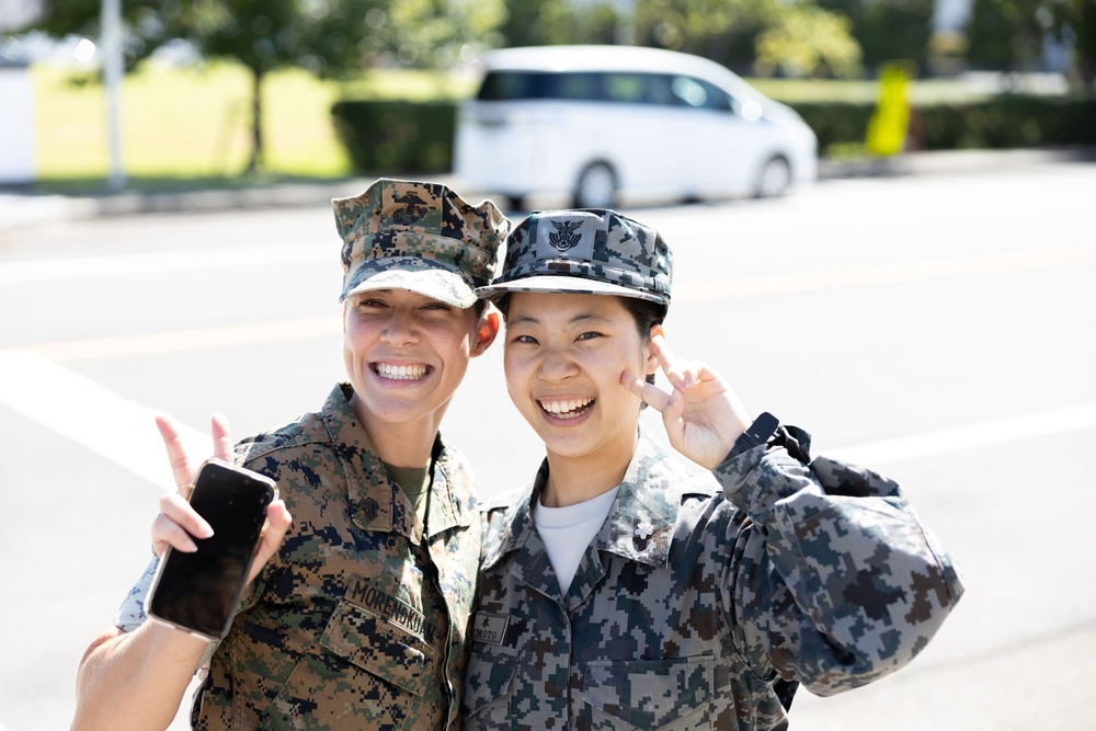 JASDF from Hofukita visit Marines at MCAS Iwkauni