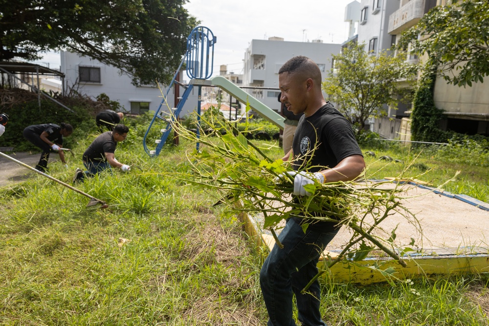 HMLA-169 volunteers at local children’s home