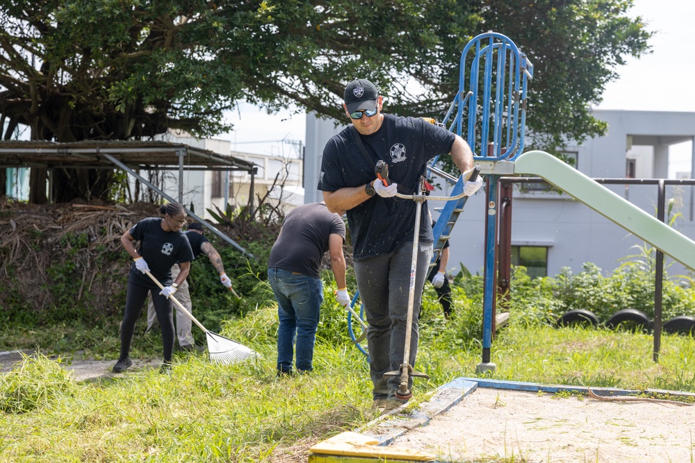 HMLA-169 volunteers at local children’s home
