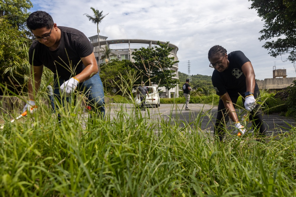 HMLA-169 volunteers at local children’s home