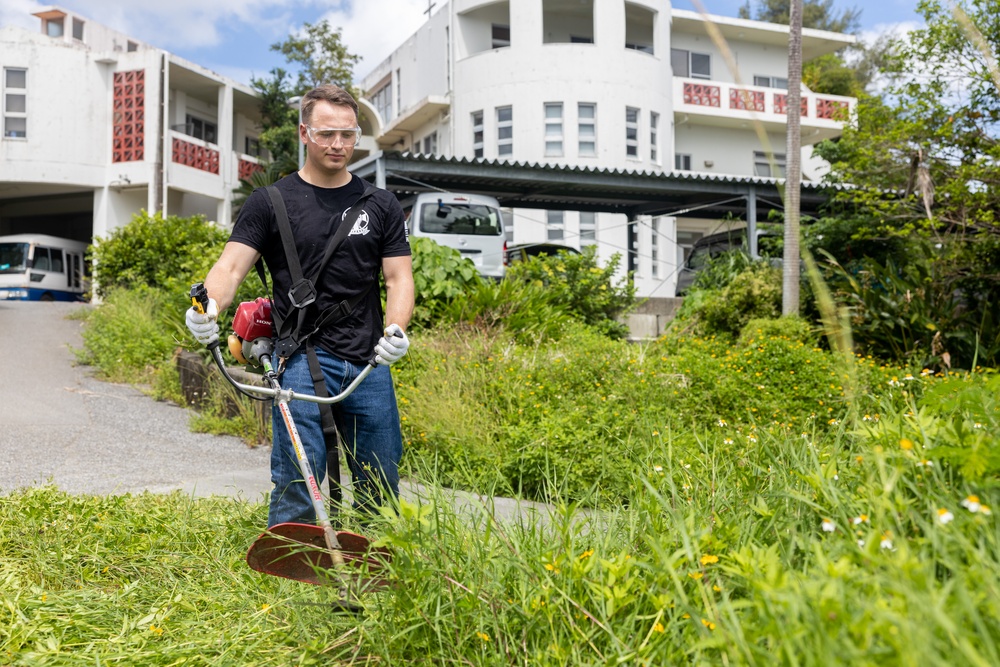 HMLA-169 volunteers at local children’s home