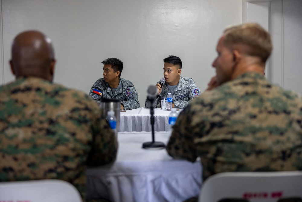 MRF-D 25.3: U.S. Marines coordinate Philippine and U.S. aviation efforts for disaster relief operations in the Philippines