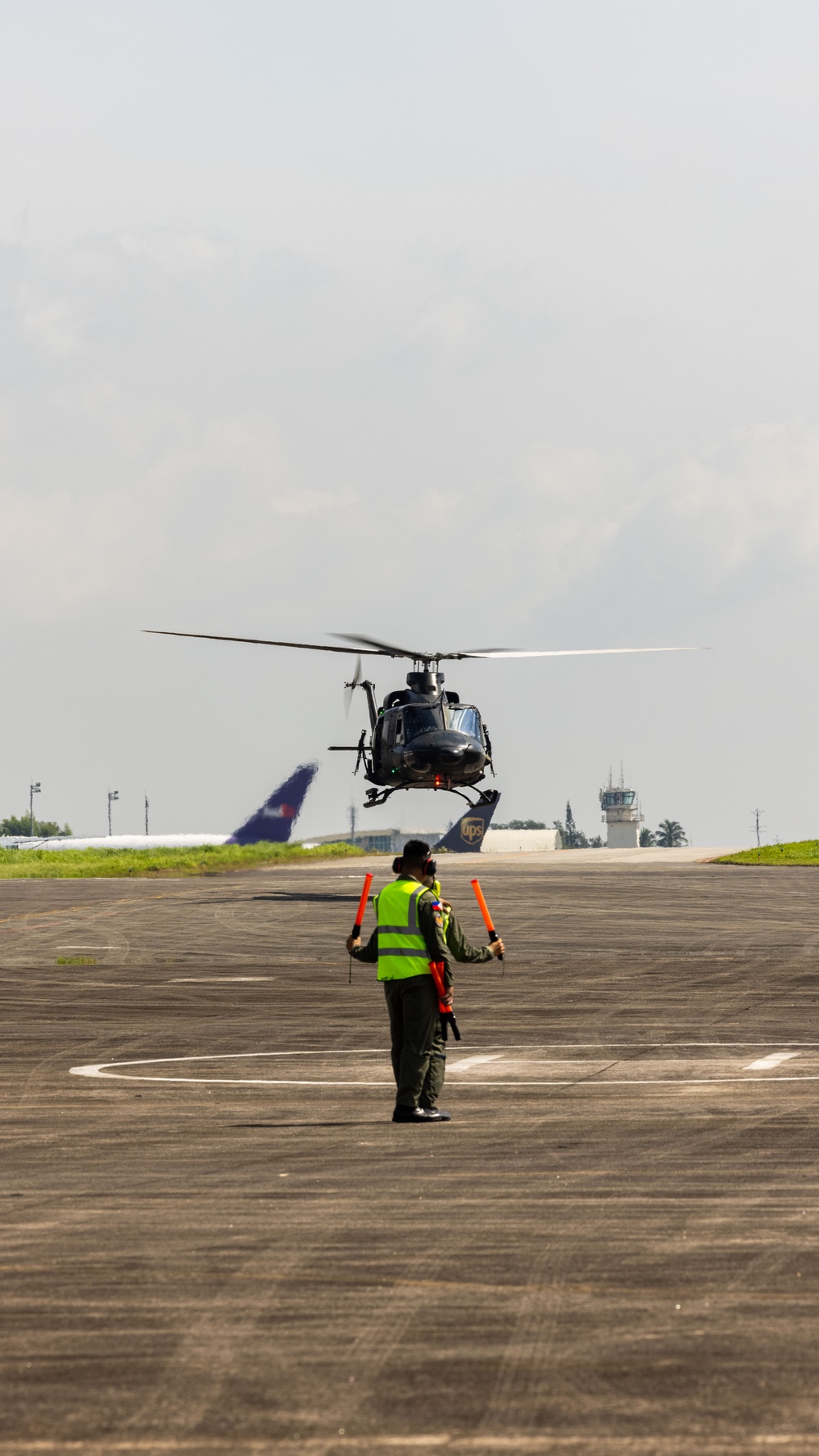 MRF-D 25.3: U.S. Ambassador to the Philippines and Philippine Secretary of Defense visit frontline troops of  foreign disaster relief