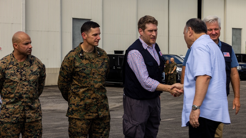 MRF-D 25.3: U.S. Ambassador to the Philippines and Philippine Secretary of Defense visit frontline troops of  foreign disaster relief