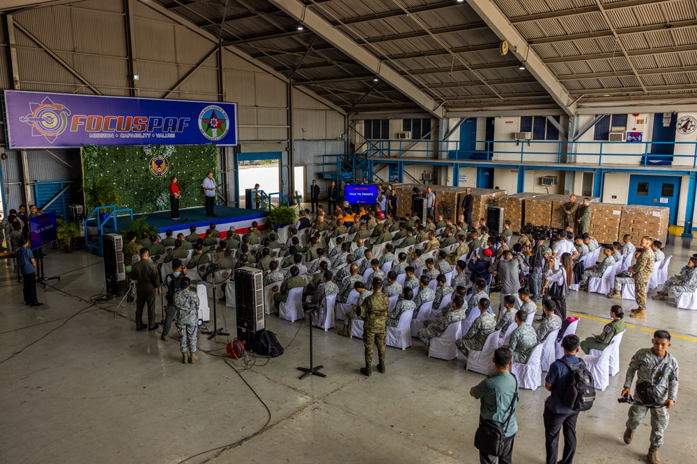 MRF-D 25.3: U.S. Ambassador to the Philippines and Philippine Secretary of Defense visit frontline troops of  foreign disaster relief