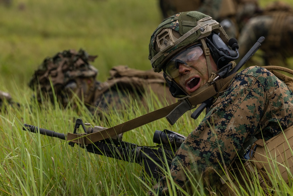 3d Intelligence Battalion Marines conduct live fire range