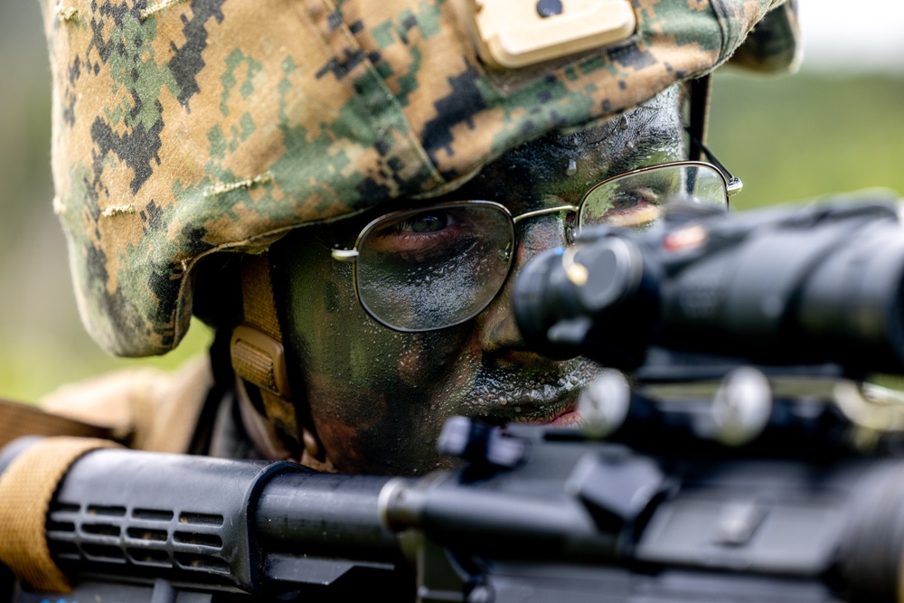 3d Intelligence Battalion Marines conduct live fire range