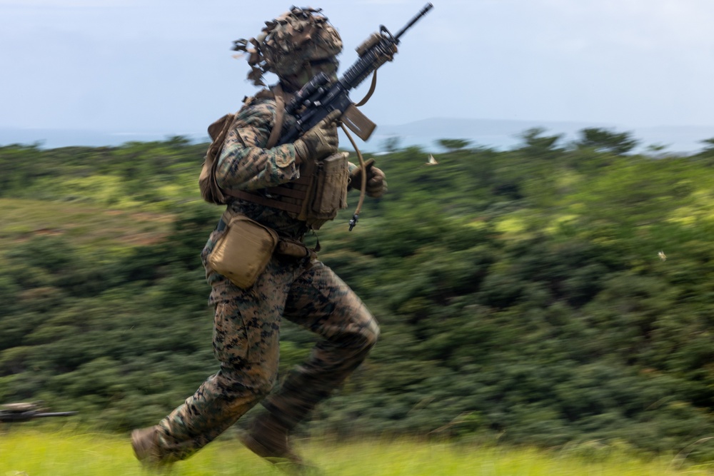 3d Intelligence Battalion Marines conduct live fire range