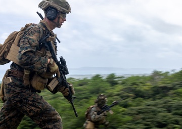 3d Intelligence Battalion Marines conduct live fire range
