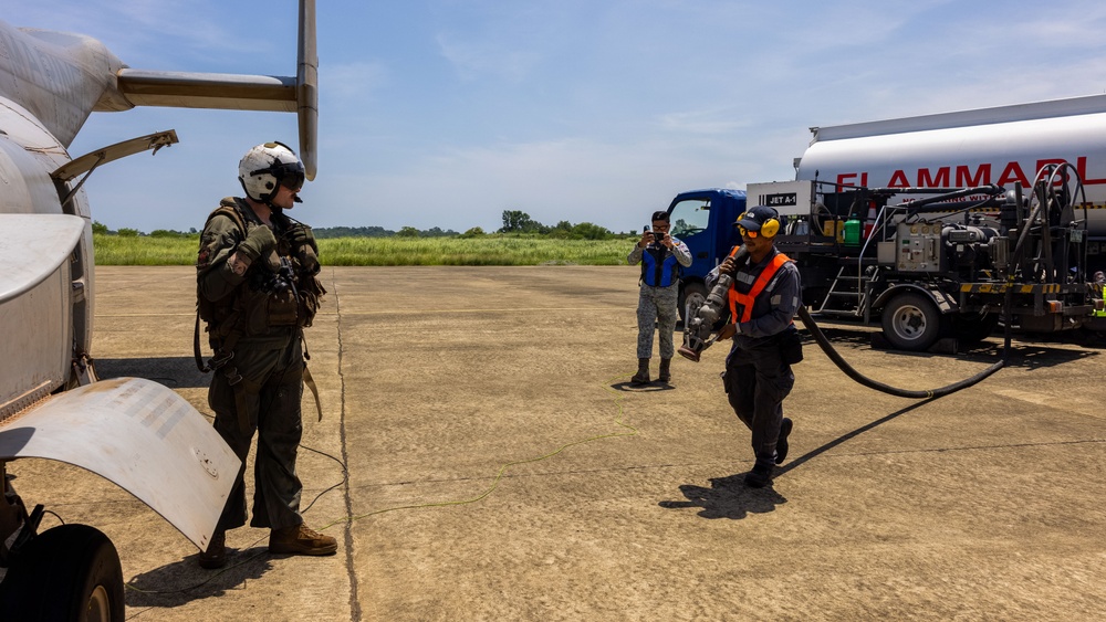MRF-D 25.3: U.S. Marines and Airmen deliver critical supplies during foreign disaster relief in the Philippines