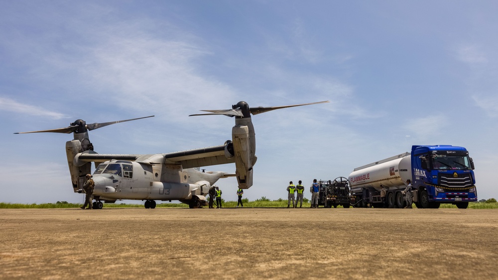 MRF-D 25.3: U.S. Marines and Airmen deliver critical supplies during foreign disaster relief in the Philippines