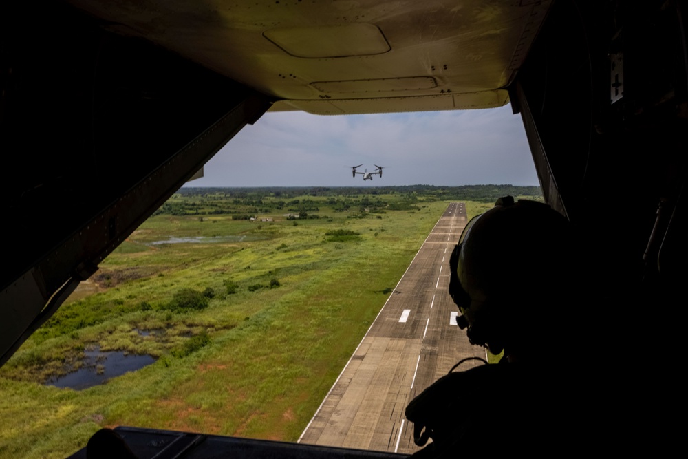 MRF-D 25.3: U.S. Marines and Airmen deliver critical supplies during foreign disaster relief in the Philippines