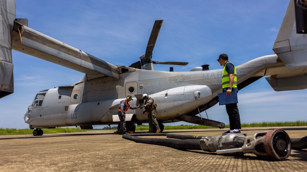 MRF-D 25.3: U.S. Marines and Airmen deliver critical supplies during foreign disaster relief in the Philippines
