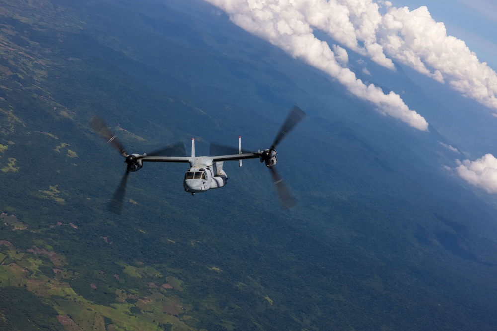 MRF-D 25.3: U.S. Marines and Airmen deliver critical supplies during foreign disaster relief in the Philippines