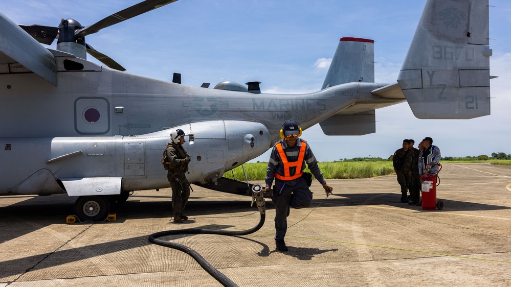 MRF-D 25.3: U.S. Marines and Airmen deliver critical supplies during foreign disaster relief in the Philippines
