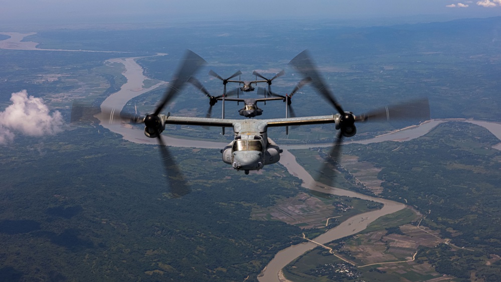 MRF-D 25.3: U.S. Marines and Airmen deliver critical supplies during foreign disaster relief in the Philippines