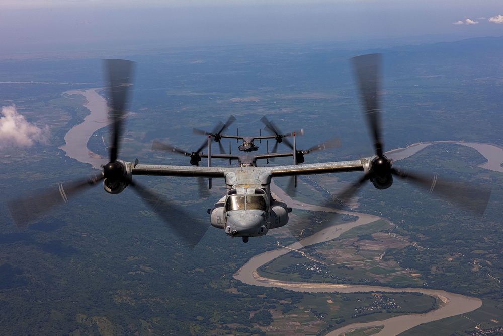 MRF-D 25.3: U.S. Marines and Airmen deliver critical supplies during foreign disaster relief in the Philippines