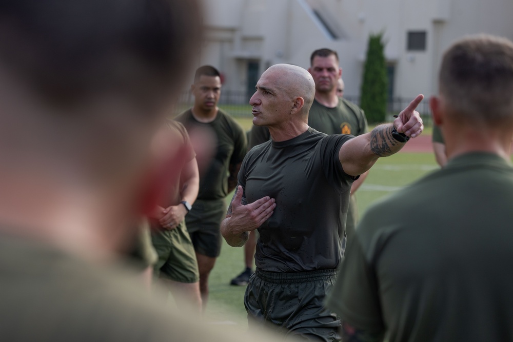 1st Marine Aircraft Wing senior enlisted advisor joins leaders during PT