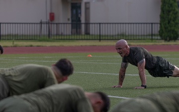 1st Marine Aircraft Wing senior enlisted advisor joins leaders during PT