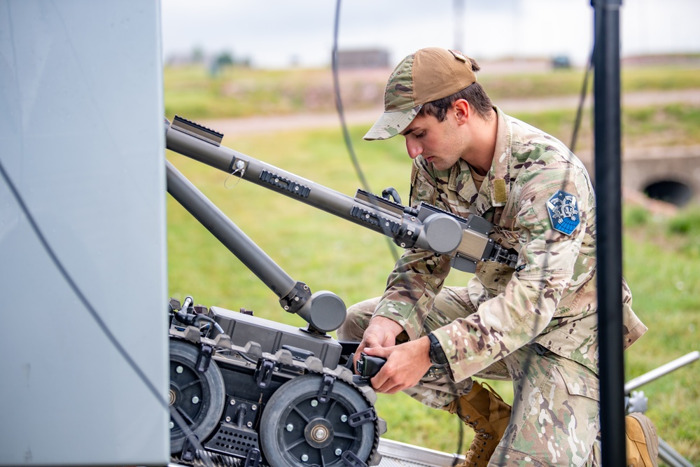 Schriever EOD Joint Exercise Demonstrates Readiness and Response Capabilities