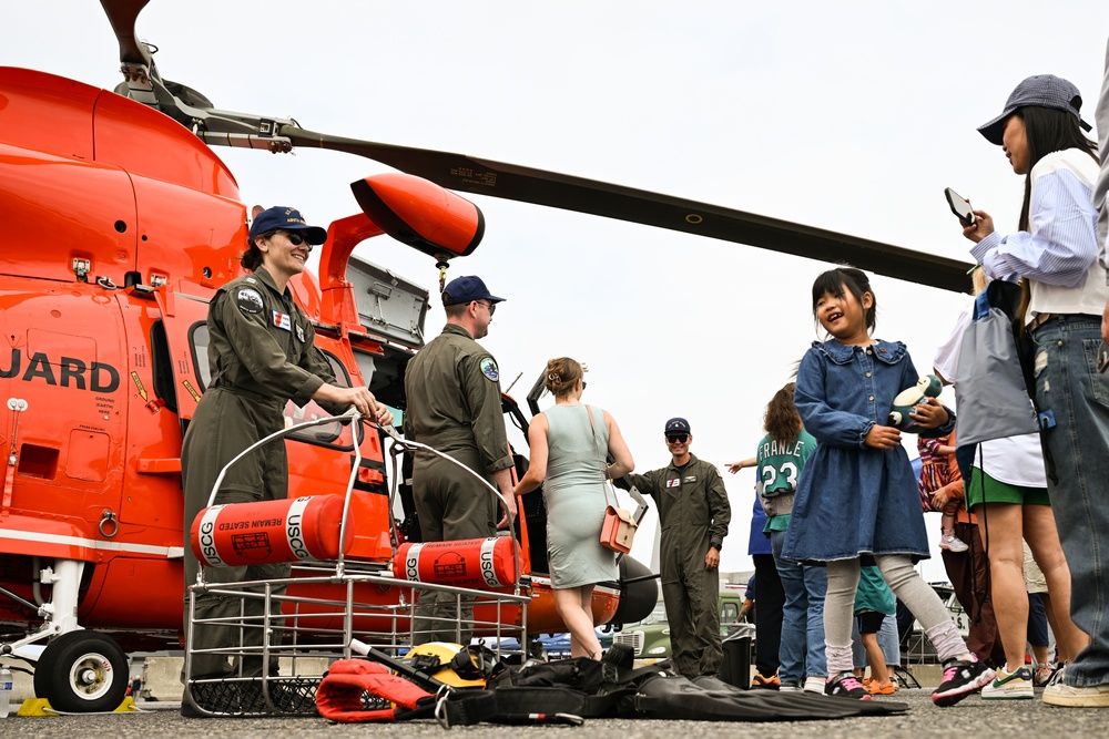 Coast Guard aircrew North Bend