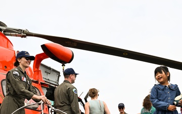 Coast Guard aircrew North Bend