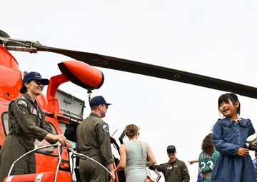 Coast Guard aircrew North Bend
