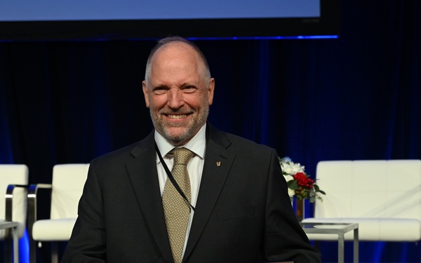 USARIEM’s Chief Physiologist Receives Distinguished Service Award at MHSRS2025 IMAGE