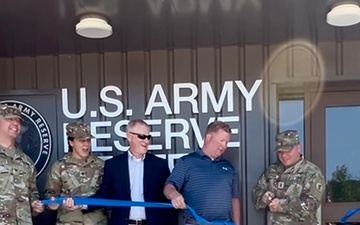 Ribbon cutting held at newly renovated U.S. Army Reserve Center