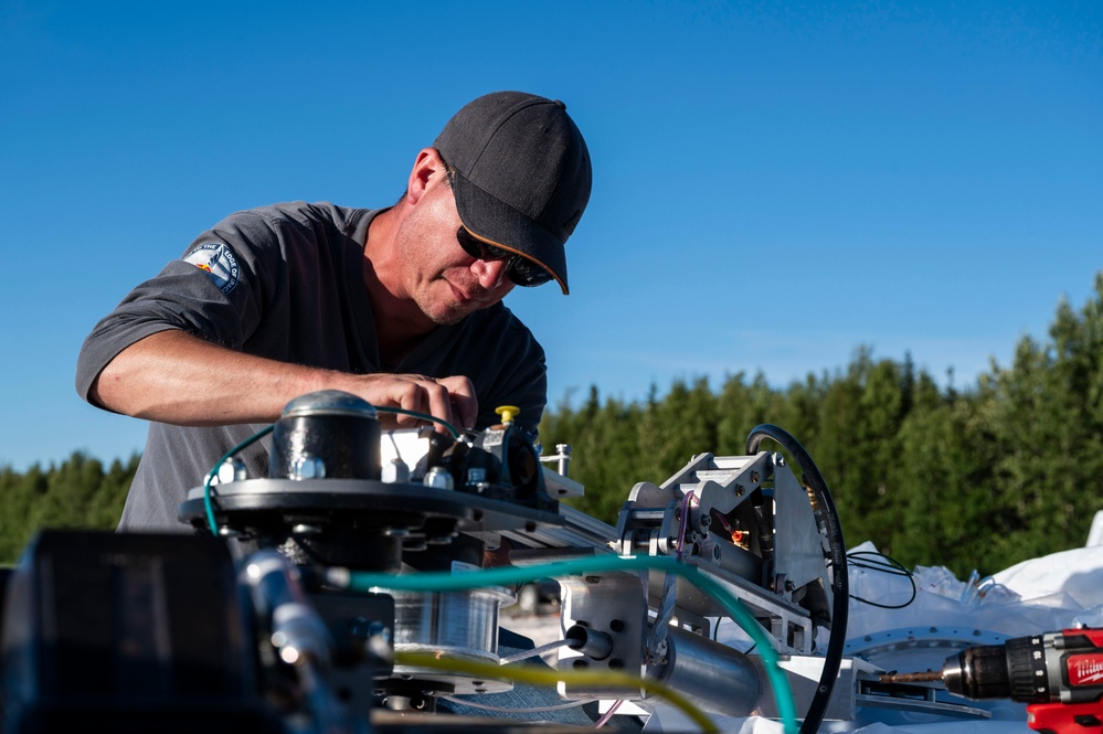 Aerostar launches high-altitude balloon during Arctic Edge 2025