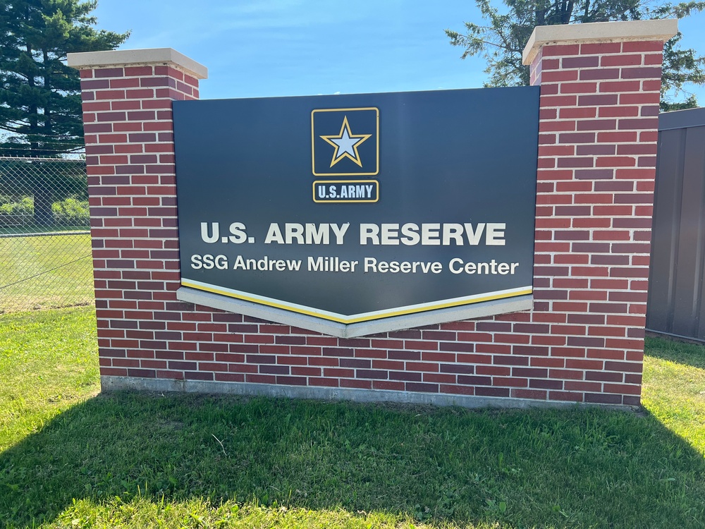 Ribbon cutting held at newly renovated U.S. Army Reserve Center