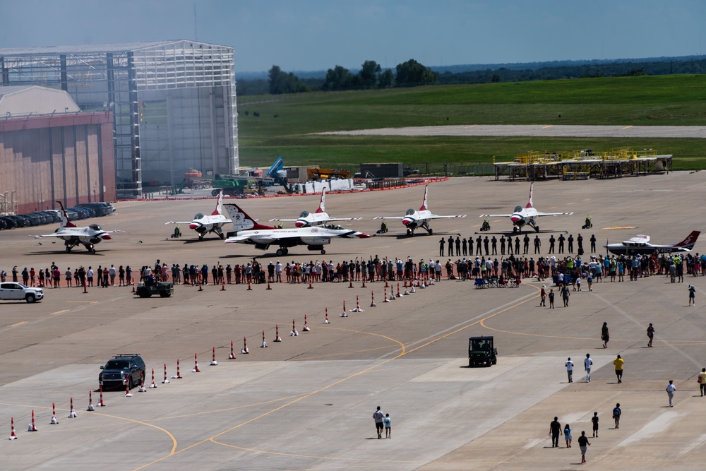 Thunderbirds Perform at Tinker Air Show